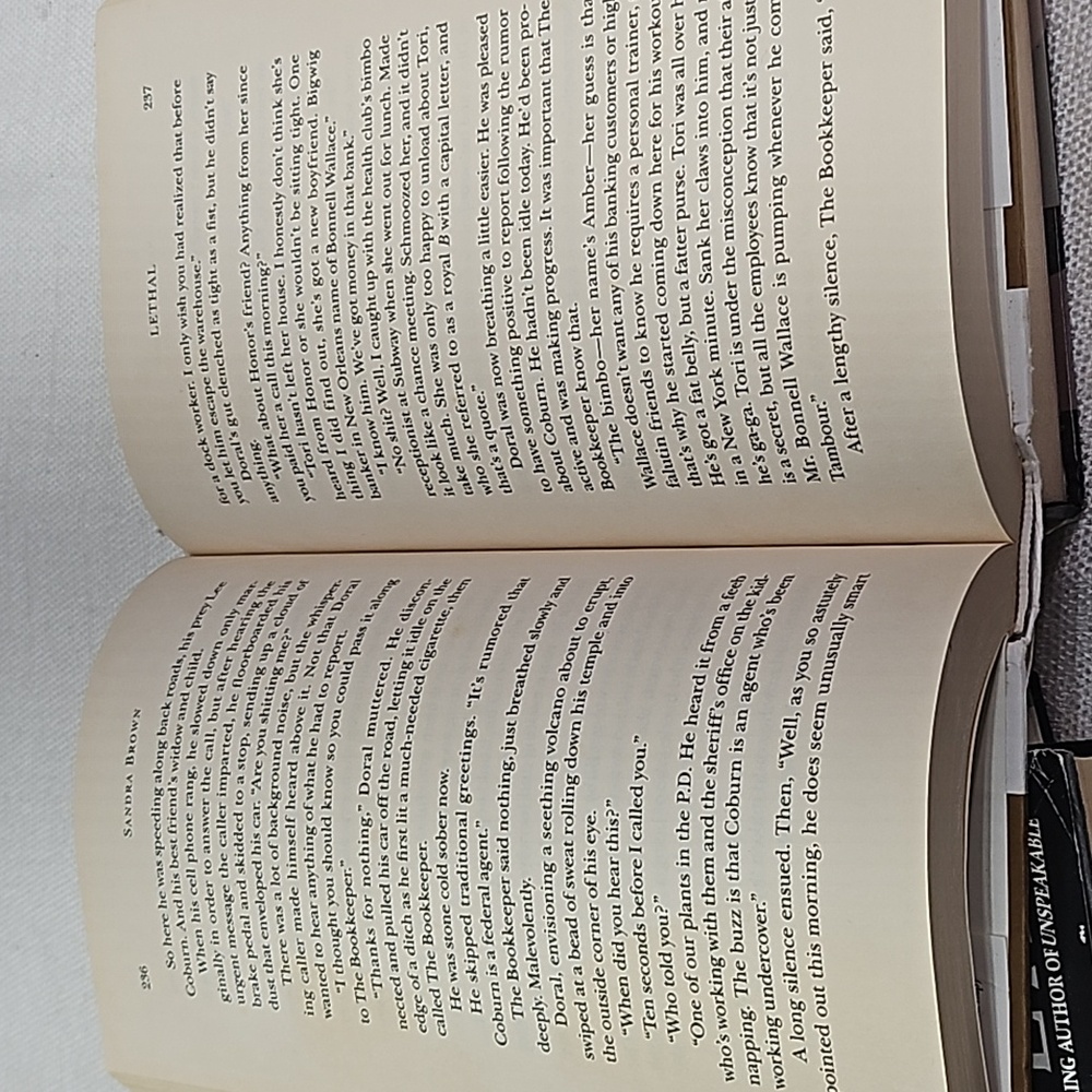 Sandra Brown Novel Bundle - Picture 12 of 16